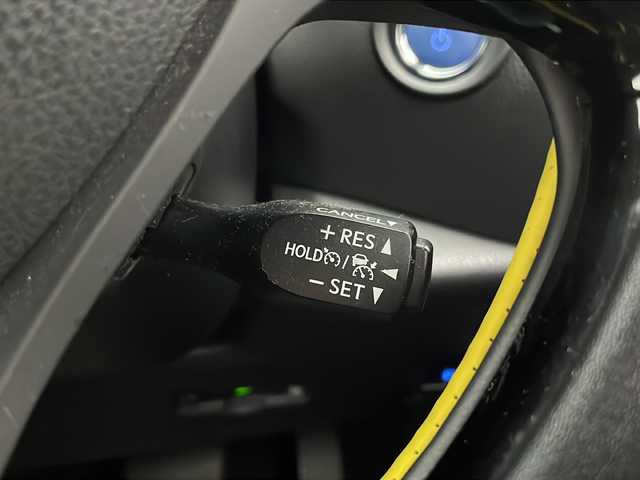 トヨタ Ｃ－ＨＲ G 宮崎県 2021(令3)年 7.3万km イエロー 禁煙車/トヨタセーフティセンス/純正8型ディスプレイオーディオ/（T-CONNECT/Bluetooth/FMAM）/純正バックカメラ/純正モデリスタエアロ/純正ビルトインETC/純正18インチアルミ/純正LEDオートライト/純正LEDフォグ/純正フロアマット/社外前後ドライブレコーダー/全方位モニター/アダプティブクルーズコントロール/レーンディパーチャーアラート/オートマチックハイビーム/クリアランスソナー/ブラインドスポットモニター/電子パーキング/オートホールド/本革巻ハンドル/デュアルオートエアコン（ナノイー）/前席シートヒーター/ハーフレザーシート/ウインカードアミラー/オート電動格納ミラー/スマートキー/プッシュエンジンスタート/スペアキー/新車時保証書/取扱い説明書