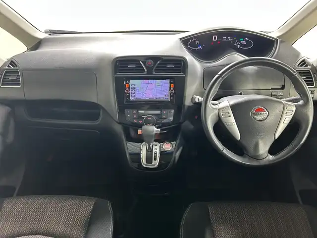 日産 セレナ HWS S HV Vセレ +SeftyⅡ 神奈川県 2015(平27)年 5.6万km ブリリアントホワイトパール 純正7インチナビ/・BT/フルセグTV/SD/CD/DVD/USB/AM/FM/インテリジェントアラウンドビューモニター/エマージェンシーブレーキ/レーンキープアシスト/両側電動スライドドア/前後クリアランスソナー/アイドリングストップ機能/ビルトインETC2.0/ECOモード/ヒルスタートアシスト/スマートキー/スペアキー/プッシュスタートボタン/Autoライト/純正16インチアルミホイール/純正ドアバイザー/純正フロアマット