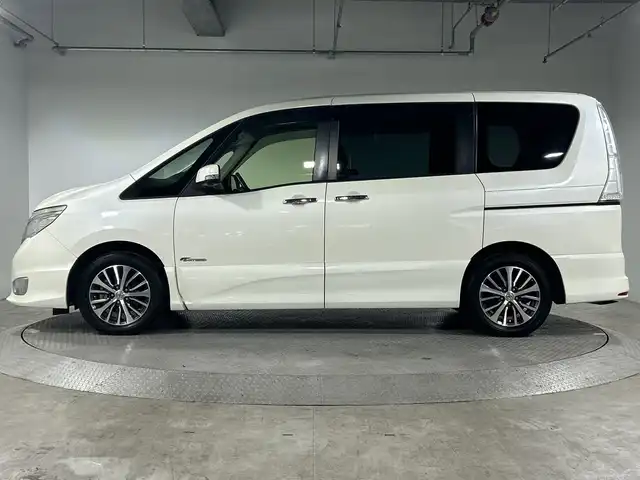 日産 セレナ HWS S HV Vセレ +SeftyⅡ 神奈川県 2015(平27)年 5.6万km ブリリアントホワイトパール 純正7インチナビ/・BT/フルセグTV/SD/CD/DVD/USB/AM/FM/インテリジェントアラウンドビューモニター/エマージェンシーブレーキ/レーンキープアシスト/両側電動スライドドア/前後クリアランスソナー/アイドリングストップ機能/ビルトインETC2.0/ECOモード/ヒルスタートアシスト/スマートキー/スペアキー/プッシュスタートボタン/Autoライト/純正16インチアルミホイール/純正ドアバイザー/純正フロアマット