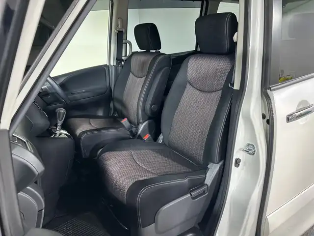 日産 セレナ HWS S HV Vセレ +SeftyⅡ 神奈川県 2015(平27)年 5.6万km ブリリアントホワイトパール 純正7インチナビ/・BT/フルセグTV/SD/CD/DVD/USB/AM/FM/インテリジェントアラウンドビューモニター/エマージェンシーブレーキ/レーンキープアシスト/両側電動スライドドア/前後クリアランスソナー/アイドリングストップ機能/ビルトインETC2.0/ECOモード/ヒルスタートアシスト/スマートキー/スペアキー/プッシュスタートボタン/Autoライト/純正16インチアルミホイール/純正ドアバイザー/純正フロアマット
