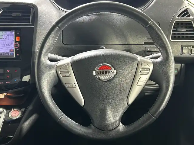日産 セレナ HWS S HV Vセレ +SeftyⅡ 神奈川県 2015(平27)年 5.6万km ブリリアントホワイトパール 純正7インチナビ/・BT/フルセグTV/SD/CD/DVD/USB/AM/FM/インテリジェントアラウンドビューモニター/エマージェンシーブレーキ/レーンキープアシスト/両側電動スライドドア/前後クリアランスソナー/アイドリングストップ機能/ビルトインETC2.0/ECOモード/ヒルスタートアシスト/スマートキー/スペアキー/プッシュスタートボタン/Autoライト/純正16インチアルミホイール/純正ドアバイザー/純正フロアマット