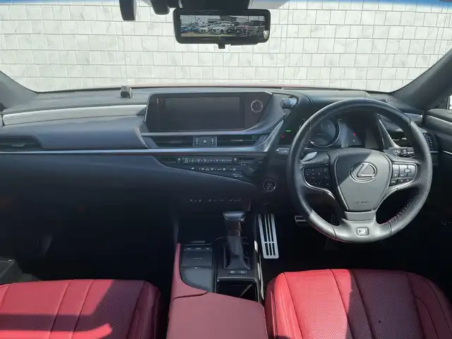 レクサス ＥＳ 300h Fスポーツ 愛知県 2020(令2)年 4.8万km レッドマイカクリスタルシャイン 前期型ES”F SPORT”/“F SPORT”ディンプル本革ステアリング/“F SPORT”TFT液晶式メーター/“F SPORT”オーナメントパネル/カラーヘッドアップディスプレイ/ドライブモードセレクト/純正ディスプレイオーディオ（ナビ付き）/バックカメラ/フルセグTV/CD/DVD再生/ETC2.0/ミュージックサーバー（SD録音）/Bluetooth/USB/AUX接続/アダプティブクルーズコントロール/MTモード付きCVT/パドルシフト/パワーシート（D/N）/本革シート/シートヒーター（D/N）/シートベンチレーション（D/N）/サンルーフ/純正フロアマット/ハンズフリーパワートランクリッド/純正トランクスポイラー/純正19インチアルミホイール/三眼フルLEDヘッドランプ（シーケンシャルウィンカー）/オートマチックハイビーム/コーナーセンサー/横滑り防止装置/衝突軽減ブレーキ/レーンキープアシスト/ブラインドスポットモニター/電動パーキングブレーキ/ブレーキホールド/純正ドライブレコーダー（前後）/電動チルト&テレスコピック/デジタルインナーミラー/ステアリングヒーター