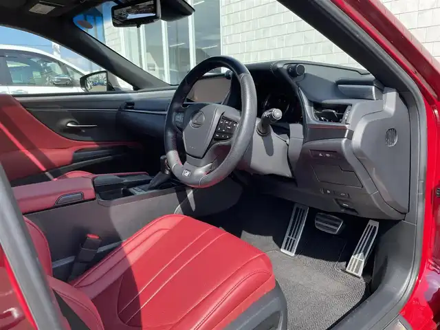 レクサス ＥＳ 300h Fスポーツ 愛知県 2020(令2)年 4.8万km レッドマイカクリスタルシャイン 前期型ES”F SPORT”/“F SPORT”ディンプル本革ステアリング/“F SPORT”TFT液晶式メーター/“F SPORT”オーナメントパネル/カラーヘッドアップディスプレイ/ドライブモードセレクト/純正ディスプレイオーディオ（ナビ付き）/バックカメラ/フルセグTV/CD/DVD再生/ETC2.0/ミュージックサーバー（SD録音）/Bluetooth/USB/AUX接続/アダプティブクルーズコントロール/MTモード付きCVT/パドルシフト/パワーシート（D/N）/本革シート/シートヒーター（D/N）/シートベンチレーション（D/N）/サンルーフ/純正フロアマット/ハンズフリーパワートランクリッド/純正トランクスポイラー/純正19インチアルミホイール/三眼フルLEDヘッドランプ（シーケンシャルウィンカー）/オートマチックハイビーム/コーナーセンサー/横滑り防止装置/衝突軽減ブレーキ/レーンキープアシスト/ブラインドスポットモニター/電動パーキングブレーキ/ブレーキホールド/純正ドライブレコーダー（前後）/電動チルト&テレスコピック/デジタルインナーミラー/ステアリングヒーター