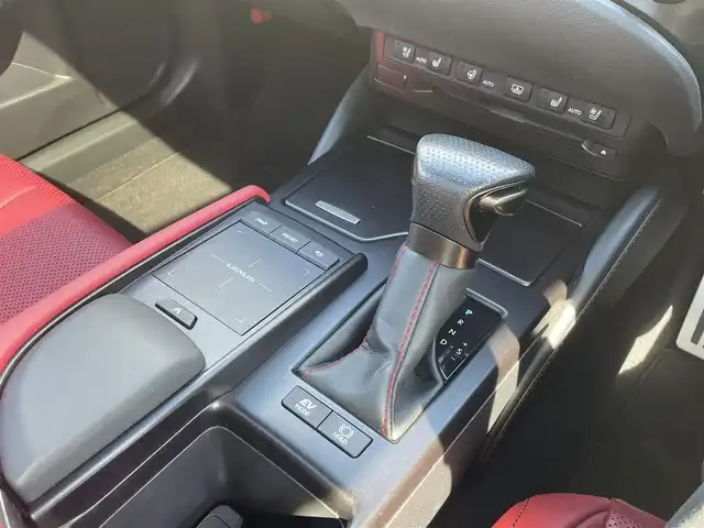レクサス ＥＳ 300h Fスポーツ 愛知県 2020(令2)年 4.8万km レッドマイカクリスタルシャイン 前期型ES”F SPORT”/“F SPORT”ディンプル本革ステアリング/“F SPORT”TFT液晶式メーター/“F SPORT”オーナメントパネル/カラーヘッドアップディスプレイ/ドライブモードセレクト/純正ディスプレイオーディオ（ナビ付き）/バックカメラ/フルセグTV/CD/DVD再生/ETC2.0/ミュージックサーバー（SD録音）/Bluetooth/USB/AUX接続/アダプティブクルーズコントロール/MTモード付きCVT/パドルシフト/パワーシート（D/N）/本革シート/シートヒーター（D/N）/シートベンチレーション（D/N）/サンルーフ/純正フロアマット/ハンズフリーパワートランクリッド/純正トランクスポイラー/純正19インチアルミホイール/三眼フルLEDヘッドランプ（シーケンシャルウィンカー）/オートマチックハイビーム/コーナーセンサー/横滑り防止装置/衝突軽減ブレーキ/レーンキープアシスト/ブラインドスポットモニター/電動パーキングブレーキ/ブレーキホールド/純正ドライブレコーダー（前後）/電動チルト&テレスコピック/デジタルインナーミラー/ステアリングヒーター