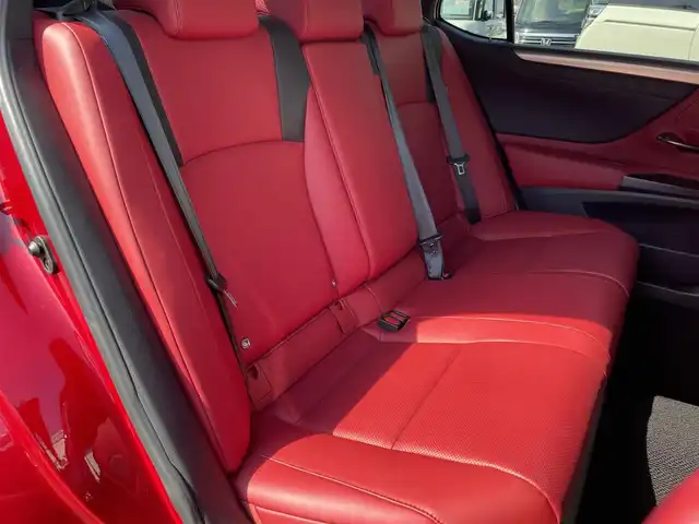 レクサス ＥＳ 300h Fスポーツ 愛知県 2020(令2)年 4.8万km レッドマイカクリスタルシャイン 前期型ES”F SPORT”/“F SPORT”ディンプル本革ステアリング/“F SPORT”TFT液晶式メーター/“F SPORT”オーナメントパネル/カラーヘッドアップディスプレイ/ドライブモードセレクト/純正ディスプレイオーディオ（ナビ付き）/バックカメラ/フルセグTV/CD/DVD再生/ETC2.0/ミュージックサーバー（SD録音）/Bluetooth/USB/AUX接続/アダプティブクルーズコントロール/MTモード付きCVT/パドルシフト/パワーシート（D/N）/本革シート/シートヒーター（D/N）/シートベンチレーション（D/N）/サンルーフ/純正フロアマット/ハンズフリーパワートランクリッド/純正トランクスポイラー/純正19インチアルミホイール/三眼フルLEDヘッドランプ（シーケンシャルウィンカー）/オートマチックハイビーム/コーナーセンサー/横滑り防止装置/衝突軽減ブレーキ/レーンキープアシスト/ブラインドスポットモニター/電動パーキングブレーキ/ブレーキホールド/純正ドライブレコーダー（前後）/電動チルト&テレスコピック/デジタルインナーミラー/ステアリングヒーター
