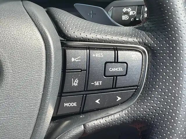 レクサス ＥＳ 300h Fスポーツ 愛知県 2020(令2)年 4.8万km レッドマイカクリスタルシャイン 前期型ES”F SPORT”/“F SPORT”ディンプル本革ステアリング/“F SPORT”TFT液晶式メーター/“F SPORT”オーナメントパネル/カラーヘッドアップディスプレイ/ドライブモードセレクト/純正ディスプレイオーディオ（ナビ付き）/バックカメラ/フルセグTV/CD/DVD再生/ETC2.0/ミュージックサーバー（SD録音）/Bluetooth/USB/AUX接続/アダプティブクルーズコントロール/MTモード付きCVT/パドルシフト/パワーシート（D/N）/本革シート/シートヒーター（D/N）/シートベンチレーション（D/N）/サンルーフ/純正フロアマット/ハンズフリーパワートランクリッド/純正トランクスポイラー/純正19インチアルミホイール/三眼フルLEDヘッドランプ（シーケンシャルウィンカー）/オートマチックハイビーム/コーナーセンサー/横滑り防止装置/衝突軽減ブレーキ/レーンキープアシスト/ブラインドスポットモニター/電動パーキングブレーキ/ブレーキホールド/純正ドライブレコーダー（前後）/電動チルト&テレスコピック/デジタルインナーミラー/ステアリングヒーター