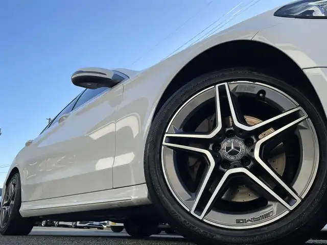 メルセデス・ベンツ Ｃ２２０ｄ アバンギャルド　AMGライン 熊本県 2019(令1)年 8.4万km ポーラホワイト ブルメスターサウンド/純正ナビ/【フルセグTV/Bluetooth/AppleCarPlay】/バックカメラ/イロットディストロニック（追従型クルコン）/パドルシフト/トラクションコントロール/AIR BODY CONTROLサスペンション/ヘッドアップディスプレイ/ブラインドスポットモニター/パーキングアシスト/電動チルト/黒革シート/パワーシート/シートヒーター/ステアリングヒーター/純正AMG18インチAW/ETC2.0/前後ドライブレコーダー/純正パフュームアトマイザー/コーナーセンサー/アイドリングストップ