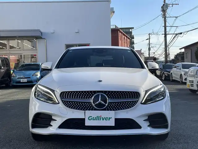 メルセデス・ベンツ Ｃ２２０ｄ アバンギャルド　AMGライン 熊本県 2019(令1)年 8.4万km ポーラホワイト ブルメスターサウンド/純正ナビ/【フルセグTV/Bluetooth/AppleCarPlay】/バックカメラ/イロットディストロニック（追従型クルコン）/パドルシフト/トラクションコントロール/AIR BODY CONTROLサスペンション/ヘッドアップディスプレイ/ブラインドスポットモニター/パーキングアシスト/電動チルト/黒革シート/パワーシート/シートヒーター/ステアリングヒーター/純正AMG18インチAW/ETC2.0/前後ドライブレコーダー/純正パフュームアトマイザー/コーナーセンサー/アイドリングストップ