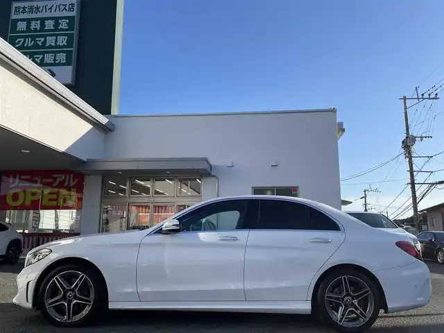 メルセデス・ベンツ Ｃ２２０ｄ アバンギャルド　AMGライン 熊本県 2019(令1)年 8.4万km ポーラホワイト ブルメスターサウンド/純正ナビ/【フルセグTV/Bluetooth/AppleCarPlay】/バックカメラ/イロットディストロニック（追従型クルコン）/パドルシフト/トラクションコントロール/AIR BODY CONTROLサスペンション/ヘッドアップディスプレイ/ブラインドスポットモニター/パーキングアシスト/電動チルト/黒革シート/パワーシート/シートヒーター/ステアリングヒーター/純正AMG18インチAW/ETC2.0/前後ドライブレコーダー/純正パフュームアトマイザー/コーナーセンサー/アイドリングストップ
