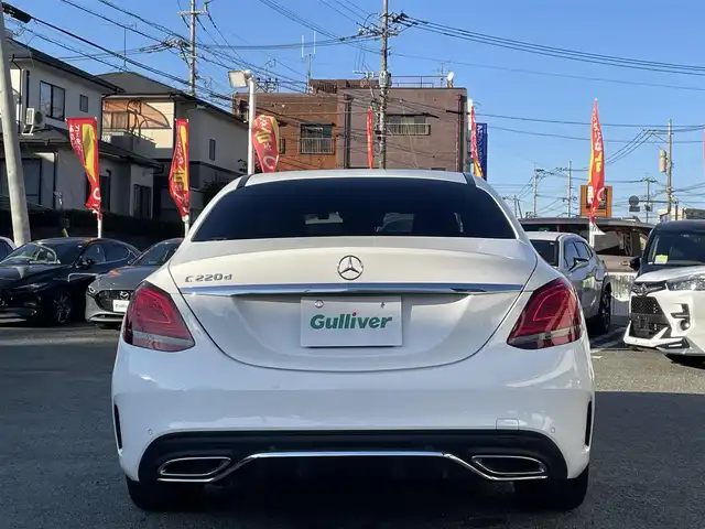 メルセデス・ベンツ Ｃ２２０ｄ アバンギャルド　AMGライン 熊本県 2019(令1)年 8.4万km ポーラホワイト ブルメスターサウンド/純正ナビ/【フルセグTV/Bluetooth/AppleCarPlay】/バックカメラ/イロットディストロニック（追従型クルコン）/パドルシフト/トラクションコントロール/AIR BODY CONTROLサスペンション/ヘッドアップディスプレイ/ブラインドスポットモニター/パーキングアシスト/電動チルト/黒革シート/パワーシート/シートヒーター/ステアリングヒーター/純正AMG18インチAW/ETC2.0/前後ドライブレコーダー/純正パフュームアトマイザー/コーナーセンサー/アイドリングストップ