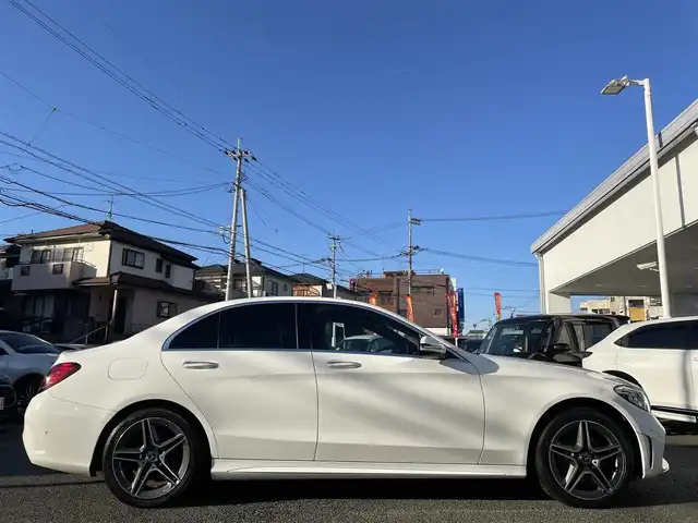 メルセデス・ベンツ Ｃ２２０ｄ アバンギャルド　AMGライン 熊本県 2019(令1)年 8.4万km ポーラホワイト ブルメスターサウンド/純正ナビ/【フルセグTV/Bluetooth/AppleCarPlay】/バックカメラ/イロットディストロニック（追従型クルコン）/パドルシフト/トラクションコントロール/AIR BODY CONTROLサスペンション/ヘッドアップディスプレイ/ブラインドスポットモニター/パーキングアシスト/電動チルト/黒革シート/パワーシート/シートヒーター/ステアリングヒーター/純正AMG18インチAW/ETC2.0/前後ドライブレコーダー/純正パフュームアトマイザー/コーナーセンサー/アイドリングストップ