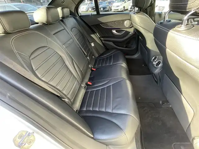 メルセデス・ベンツ Ｃ２２０ｄ アバンギャルド　AMGライン 熊本県 2019(令1)年 8.4万km ポーラホワイト ブルメスターサウンド/純正ナビ/【フルセグTV/Bluetooth/AppleCarPlay】/バックカメラ/イロットディストロニック（追従型クルコン）/パドルシフト/トラクションコントロール/AIR BODY CONTROLサスペンション/ヘッドアップディスプレイ/ブラインドスポットモニター/パーキングアシスト/電動チルト/黒革シート/パワーシート/シートヒーター/ステアリングヒーター/純正AMG18インチAW/ETC2.0/前後ドライブレコーダー/純正パフュームアトマイザー/コーナーセンサー/アイドリングストップ