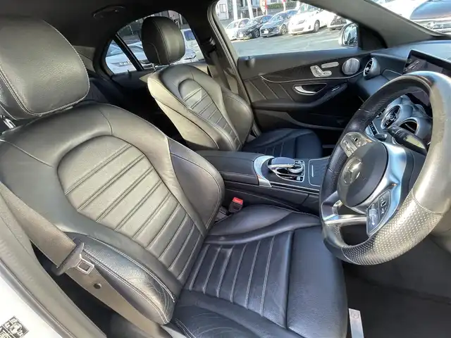 メルセデス・ベンツ Ｃ２２０ｄ アバンギャルド　AMGライン 熊本県 2019(令1)年 8.4万km ポーラホワイト ブルメスターサウンド/純正ナビ/【フルセグTV/Bluetooth/AppleCarPlay】/バックカメラ/イロットディストロニック（追従型クルコン）/パドルシフト/トラクションコントロール/AIR BODY CONTROLサスペンション/ヘッドアップディスプレイ/ブラインドスポットモニター/パーキングアシスト/電動チルト/黒革シート/パワーシート/シートヒーター/ステアリングヒーター/純正AMG18インチAW/ETC2.0/前後ドライブレコーダー/純正パフュームアトマイザー/コーナーセンサー/アイドリングストップ