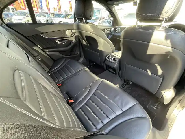 メルセデス・ベンツ Ｃ２２０ｄ アバンギャルド　AMGライン 熊本県 2019(令1)年 8.4万km ポーラホワイト ブルメスターサウンド/純正ナビ/【フルセグTV/Bluetooth/AppleCarPlay】/バックカメラ/イロットディストロニック（追従型クルコン）/パドルシフト/トラクションコントロール/AIR BODY CONTROLサスペンション/ヘッドアップディスプレイ/ブラインドスポットモニター/パーキングアシスト/電動チルト/黒革シート/パワーシート/シートヒーター/ステアリングヒーター/純正AMG18インチAW/ETC2.0/前後ドライブレコーダー/純正パフュームアトマイザー/コーナーセンサー/アイドリングストップ