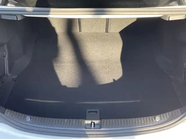 メルセデス・ベンツ Ｃ２２０ｄ アバンギャルド　AMGライン 熊本県 2019(令1)年 8.4万km ポーラホワイト ブルメスターサウンド/純正ナビ/【フルセグTV/Bluetooth/AppleCarPlay】/バックカメラ/イロットディストロニック（追従型クルコン）/パドルシフト/トラクションコントロール/AIR BODY CONTROLサスペンション/ヘッドアップディスプレイ/ブラインドスポットモニター/パーキングアシスト/電動チルト/黒革シート/パワーシート/シートヒーター/ステアリングヒーター/純正AMG18インチAW/ETC2.0/前後ドライブレコーダー/純正パフュームアトマイザー/コーナーセンサー/アイドリングストップ