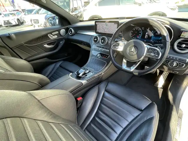 メルセデス・ベンツ Ｃ２２０ｄ アバンギャルド　AMGライン 熊本県 2019(令1)年 8.4万km ポーラホワイト ブルメスターサウンド/純正ナビ/【フルセグTV/Bluetooth/AppleCarPlay】/バックカメラ/イロットディストロニック（追従型クルコン）/パドルシフト/トラクションコントロール/AIR BODY CONTROLサスペンション/ヘッドアップディスプレイ/ブラインドスポットモニター/パーキングアシスト/電動チルト/黒革シート/パワーシート/シートヒーター/ステアリングヒーター/純正AMG18インチAW/ETC2.0/前後ドライブレコーダー/純正パフュームアトマイザー/コーナーセンサー/アイドリングストップ