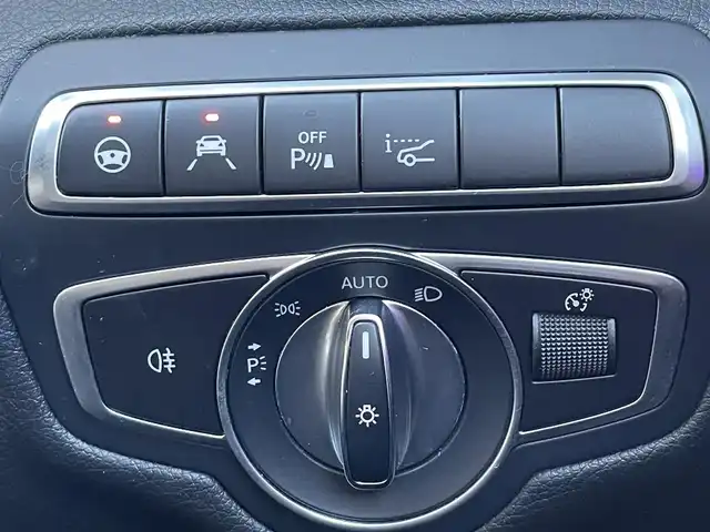 メルセデス・ベンツ Ｃ２２０ｄ アバンギャルド　AMGライン 熊本県 2019(令1)年 8.4万km ポーラホワイト ブルメスターサウンド/純正ナビ/【フルセグTV/Bluetooth/AppleCarPlay】/バックカメラ/イロットディストロニック（追従型クルコン）/パドルシフト/トラクションコントロール/AIR BODY CONTROLサスペンション/ヘッドアップディスプレイ/ブラインドスポットモニター/パーキングアシスト/電動チルト/黒革シート/パワーシート/シートヒーター/ステアリングヒーター/純正AMG18インチAW/ETC2.0/前後ドライブレコーダー/純正パフュームアトマイザー/コーナーセンサー/アイドリングストップ