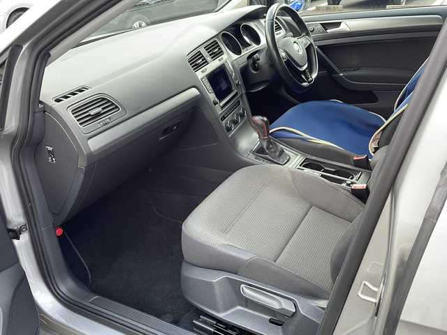 フォルクスワーゲン ゴルフ TSI コンフォートライン BM 福岡県 2015(平27)年 13.6万km タングステンシルバーメタリック 純正ナビ/（AM/FM/CD/DVD/SD/AUX/Bluetooth/ジュークボックス）/クルーズコントロール/アイドリングストップ/パドルシフト/ハンズフリー/オートホールド/ビルドインETC/ドライブレコーダー前後（SDカード無し）/オートライト/フォグランプ/電格ミラー/純正アルミホイール/保証書/取扱説明書/スペアキー×１