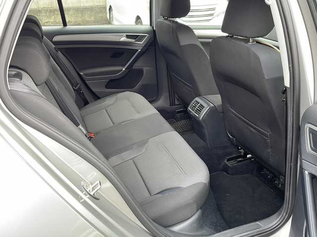 フォルクスワーゲン ゴルフ TSI コンフォートライン BM 福岡県 2015(平27)年 13.6万km タングステンシルバーメタリック 純正ナビ/（AM/FM/CD/DVD/SD/AUX/Bluetooth/ジュークボックス）/クルーズコントロール/アイドリングストップ/パドルシフト/ハンズフリー/オートホールド/ビルドインETC/ドライブレコーダー前後（SDカード無し）/オートライト/フォグランプ/電格ミラー/純正アルミホイール/保証書/取扱説明書/スペアキー×１