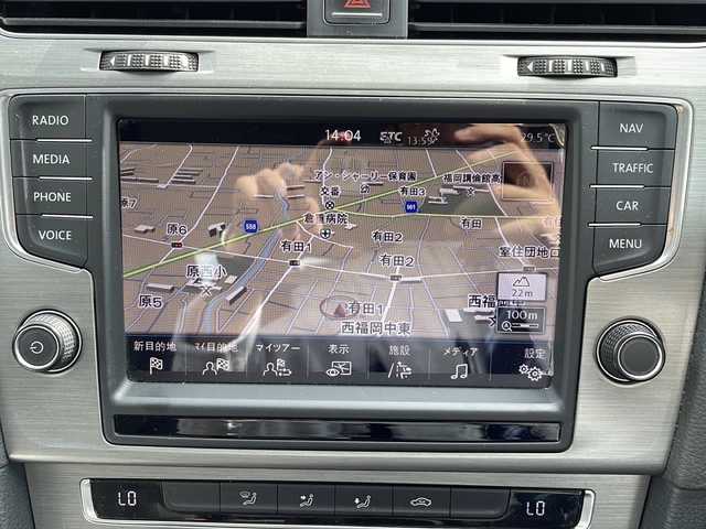 フォルクスワーゲン ゴルフ TSI コンフォートライン BM 福岡県 2015(平27)年 13.6万km タングステンシルバーメタリック 純正ナビ/（AM/FM/CD/DVD/SD/AUX/Bluetooth/ジュークボックス）/クルーズコントロール/アイドリングストップ/パドルシフト/ハンズフリー/オートホールド/ビルドインETC/ドライブレコーダー前後（SDカード無し）/オートライト/フォグランプ/電格ミラー/純正アルミホイール/保証書/取扱説明書/スペアキー×１