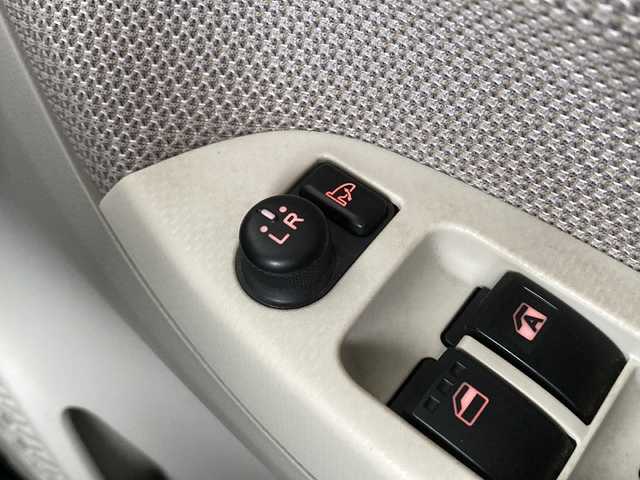 ダイハツ ムーヴ L SA 東京都 2014(平26)年 2.4万km ブラックマイカメタリック 社外SDナビ/【ワンセグ・CD・Bluetooth】/バックカメラ/衝突被害軽減ブレーキ/前方ドライブレコーダー/横滑り防止機能/アイドリングストップ/リモコンキー/スペアキーあり/純正フロアマット/ドアバイザー/新車保証書/取扱説明書