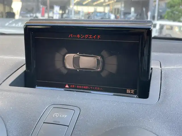 アウディ Ａ１ SB 1．0TFSI 長崎県 2017(平29)年 8.3万km ミサノレッドパールエフェクト 純正ナビ/・ワンセグ/DVD/CD/AM/FM/ステアリングリモコン/オートライト/電動格納ウィンカーミラー/オールオートパワーウィンドウ/前後クリアランスソナー/アイドリングストップ/フロアマット