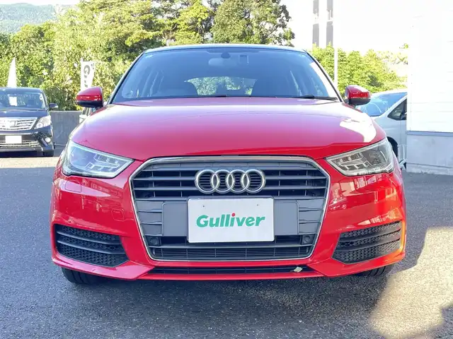 アウディ Ａ１ SB 1．0TFSI 長崎県 2017(平29)年 8.3万km ミサノレッドパールエフェクト 純正ナビ/・ワンセグ/DVD/CD/AM/FM/ステアリングリモコン/オートライト/電動格納ウィンカーミラー/オールオートパワーウィンドウ/前後クリアランスソナー/アイドリングストップ/フロアマット