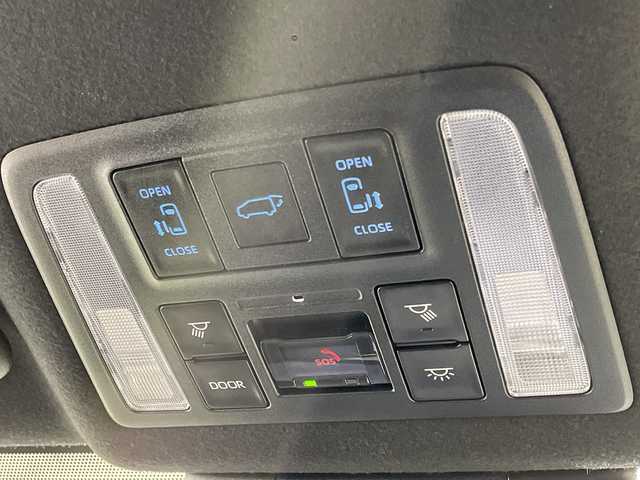 トヨタ ヴォクシー ハイブリッド S－Z 福岡県 2023(令5)年 2.3万km ホワイトパールクリスタルシャイン モデリスタエアロ/全方位モニター/純正ナビ（ＢＴ、フルセグ、ＣＤＤＶＤ、ＡＭＦＭ）/横滑り防止装置　/盗難防止装置　/衝突被害軽減システム　/レーンキープアシスト　/レーダークルーズコントロール　/フリップダウンモニター　/両側パワースライド/オットマン/電動リアゲート/ドライブレコーダー/純正アルミホイール