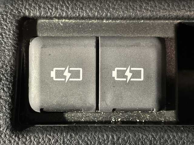 トヨタ ヴォクシー ハイブリッド S－Z 福岡県 2023(令5)年 2.3万km ホワイトパールクリスタルシャイン モデリスタエアロ/全方位モニター/純正ナビ（ＢＴ、フルセグ、ＣＤＤＶＤ、ＡＭＦＭ）/横滑り防止装置　/盗難防止装置　/衝突被害軽減システム　/レーンキープアシスト　/レーダークルーズコントロール　/フリップダウンモニター　/両側パワースライド/オットマン/電動リアゲート/ドライブレコーダー/純正アルミホイール