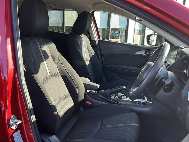 マツダ アクセラ スポーツ 15XD プロアクティブ 岐阜県 2016(平28)年 4万km ソウルレッドプレミアムメタリック 登録時走行距離：39897km/純正メーカーナビ/フルセグテレビ・Bluetooth・CD/レーダークルーズコントロール/パドルシフト/ETC/ターボ/MT付きAT/ヘッドアップディスプレイ/レーンキープアシスト/LEDヘッドライト/オートライト/アイドリングストップ/純正フロアマット/純正アルミホイール/プッシュスタート/スマートキー/スペアキー