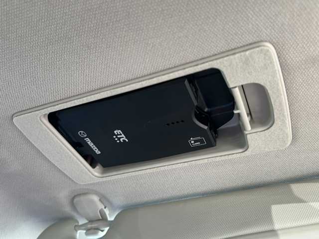 マツダ アクセラ スポーツ 15XD プロアクティブ 岐阜県 2016(平28)年 4万km ソウルレッドプレミアムメタリック 登録時走行距離：39897km/純正メーカーナビ/フルセグテレビ・Bluetooth・CD/レーダークルーズコントロール/パドルシフト/ETC/ターボ/MT付きAT/ヘッドアップディスプレイ/レーンキープアシスト/LEDヘッドライト/オートライト/アイドリングストップ/純正フロアマット/純正アルミホイール/プッシュスタート/スマートキー/スペアキー