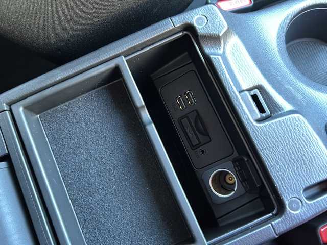 マツダ アクセラ スポーツ 15XD プロアクティブ 岐阜県 2016(平28)年 4万km ソウルレッドプレミアムメタリック 登録時走行距離：39897km/純正メーカーナビ/フルセグテレビ・Bluetooth・CD/レーダークルーズコントロール/パドルシフト/ETC/ターボ/MT付きAT/ヘッドアップディスプレイ/レーンキープアシスト/LEDヘッドライト/オートライト/アイドリングストップ/純正フロアマット/純正アルミホイール/プッシュスタート/スマートキー/スペアキー