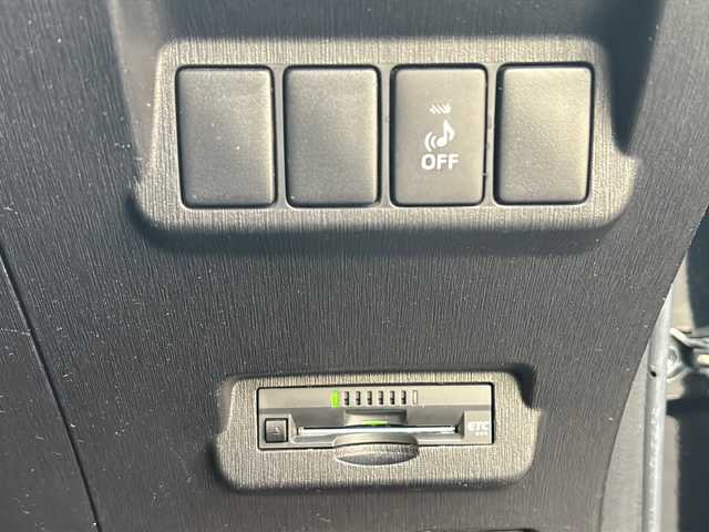 トヨタ プリウス α S ツーリングセレクション 愛知県 2016(平28)年 11.4万km アティチュードブラックマイカ /禁煙車/ワンオーナー//ALPINE9インチSDナビ//フルセグTV//Bluetooth//CD・DVD//FM・AM//バックカメラ//ビルトインETC//前方ドライブレコーダー//LEDオートライト・フォグランプ//純正フロアマット//純正ドアバイザー//プッシュスタート//ISOFIX//スペアキー//取扱説明書/新車保証書