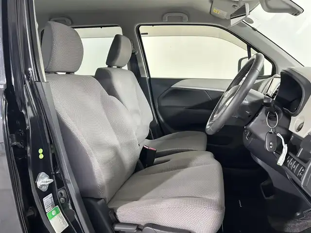 スズキ ワゴンＲ FZ 佐賀県 2015(平27)年 0.7万km ブルーイッシュブラックパール3 社外7インチナビ/ワンセグTV/CD/DVD/Bluetooth/衝突被害軽減システム/ハロゲンヘッドライト/横滑り防止装置/アイドリングストップ/ヘッドライトレベライザー/運転席シートヒーター/純正フロアマット/純正14インチアルミホイール/ステアリングリモコン/ドアバイザー/電動格納ミラー/スマートキー/スペアキー×１/プッシュスタート