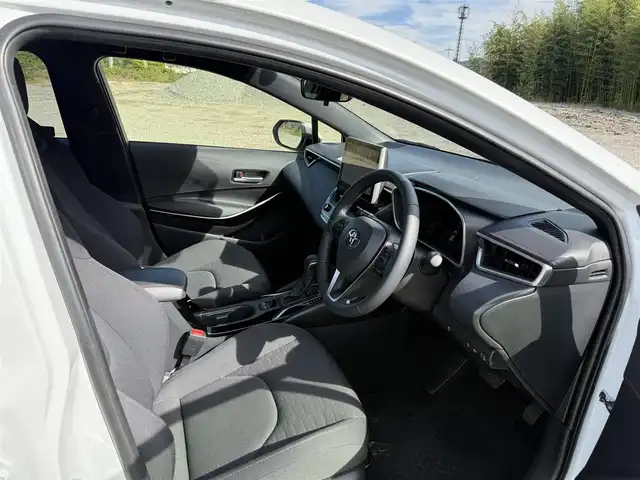 トヨタ カローラ スポーツ ハイブリッドG Z 兵庫県 2025(令7)年 1.2万km パール 純正ナビ/フルセグTV/バックカメラ/Bluetooth接続可/ビルトインETC2.0/ドライブレコーダー/シートヒーター前2席/AUTOハイビーム/AUTOライト/LEDヘッドライト/LEDフォグランプ/トヨターセーフティセンス/レーダークルーズコントロール/レーンキープアシスト/パーキングセンサー前後/純正18インチAW