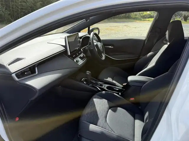 トヨタ カローラ スポーツ ハイブリッドG Z 兵庫県 2025(令7)年 1.2万km パール 純正ナビ/フルセグTV/バックカメラ/Bluetooth接続可/ビルトインETC2.0/ドライブレコーダー/シートヒーター前2席/AUTOハイビーム/AUTOライト/LEDヘッドライト/LEDフォグランプ/トヨターセーフティセンス/レーダークルーズコントロール/レーンキープアシスト/パーキングセンサー前後/純正18インチAW