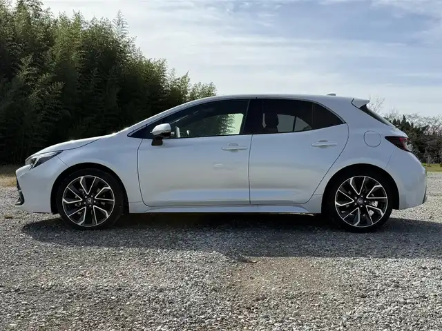 トヨタ カローラ スポーツ ハイブリッドG Z 兵庫県 2025(令7)年 1.2万km パール 純正ナビ/フルセグTV/バックカメラ/Bluetooth接続可/ビルトインETC2.0/ドライブレコーダー/シートヒーター前2席/AUTOハイビーム/AUTOライト/LEDヘッドライト/LEDフォグランプ/トヨターセーフティセンス/レーダークルーズコントロール/レーンキープアシスト/パーキングセンサー前後/純正18インチAW