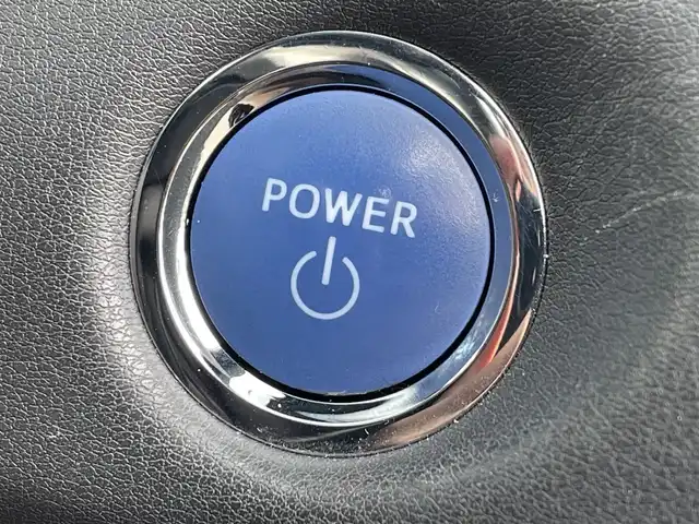 トヨタ クラウン ハイブリッド S Four 道央・札幌 2019(令1)年 6.2万km ホワイトパールクリスタルシャイン ・4WD/・衝突軽減ブレーキ/・寒冷地仕様/・純正ナビ/CD&DVD&BT&フルセグTV/・バックカメラ/・ハーフレザー/・前席シートヒーター/・ステアリングヒーター/・パドルシフト/・ハンズフリー/・前方ドライブレコーダー/・前後コーナーセンサー/・クリアランスソナー(後ろのみ)/・ビルトインETC/・置くだけ充電/・ABS/・横滑り防止装置/・レーンキープアシスト/・盗難防止装置/・オートリトラミラー/・オートライト/・LEDヘッドライト/・純正フロアマット/・スペアキー/・保証書/・取扱説明書