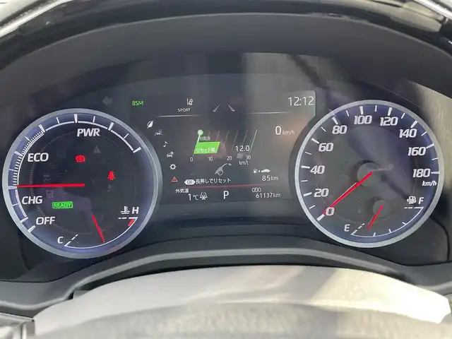 トヨタ クラウン ハイブリッド S Four 道央・札幌 2019(令1)年 6.2万km ホワイトパールクリスタルシャイン ・4WD/・衝突軽減ブレーキ/・寒冷地仕様/・純正ナビ/CD&DVD&BT&フルセグTV/・バックカメラ/・ハーフレザー/・前席シートヒーター/・ステアリングヒーター/・パドルシフト/・ハンズフリー/・前方ドライブレコーダー/・前後コーナーセンサー/・クリアランスソナー(後ろのみ)/・ビルトインETC/・置くだけ充電/・ABS/・横滑り防止装置/・レーンキープアシスト/・盗難防止装置/・オートリトラミラー/・オートライト/・LEDヘッドライト/・純正フロアマット/・スペアキー/・保証書/・取扱説明書