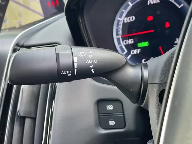 トヨタ クラウン ハイブリッド S Four 道央・札幌 2019(令1)年 6.2万km ホワイトパールクリスタルシャイン ・4WD/・衝突軽減ブレーキ/・寒冷地仕様/・純正ナビ/CD&DVD&BT&フルセグTV/・バックカメラ/・ハーフレザー/・前席シートヒーター/・ステアリングヒーター/・パドルシフト/・ハンズフリー/・前方ドライブレコーダー/・前後コーナーセンサー/・クリアランスソナー(後ろのみ)/・ビルトインETC/・置くだけ充電/・ABS/・横滑り防止装置/・レーンキープアシスト/・盗難防止装置/・オートリトラミラー/・オートライト/・LEDヘッドライト/・純正フロアマット/・スペアキー/・保証書/・取扱説明書