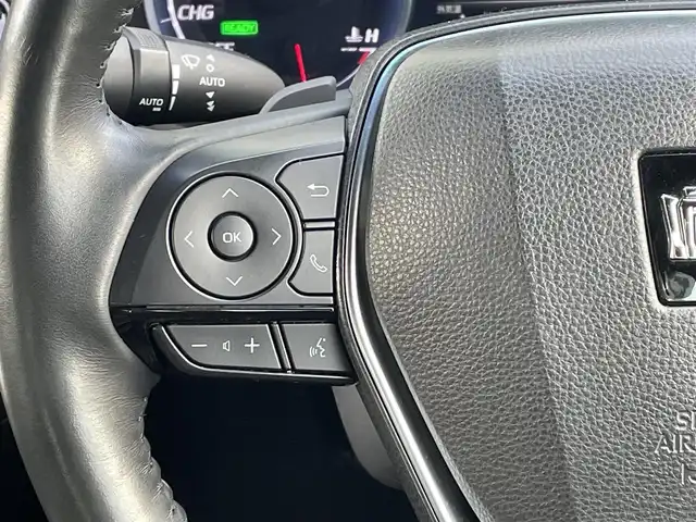 トヨタ クラウン ハイブリッド S Four 道央・札幌 2019(令1)年 6.2万km ホワイトパールクリスタルシャイン ・4WD/・衝突軽減ブレーキ/・寒冷地仕様/・純正ナビ/CD&DVD&BT&フルセグTV/・バックカメラ/・ハーフレザー/・前席シートヒーター/・ステアリングヒーター/・パドルシフト/・ハンズフリー/・前方ドライブレコーダー/・前後コーナーセンサー/・クリアランスソナー(後ろのみ)/・ビルトインETC/・置くだけ充電/・ABS/・横滑り防止装置/・レーンキープアシスト/・盗難防止装置/・オートリトラミラー/・オートライト/・LEDヘッドライト/・純正フロアマット/・スペアキー/・保証書/・取扱説明書