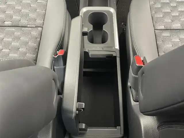 トヨタ ヴォクシー ハイブリッド S－Z 大分県 2023(令5)年 4.5万km アティチュードブラックマイカ 純正ディスプレイオーディオ/CD/DVD/BT/フルセグTV（キャンセラー付き）/純正フリップダウンモニター/ETC2.0 /快適利便パッケージHigh/・ハンズフリースライドドア/・パワーバックドア/・全席シートヒーター/・ステアリングヒーター/・オットマン/電動パーキング/オートブレーキホールド/両側パワースライドドア/トヨタセーフティセンス/ブラインドスポットモニター/クリアランスソナー/ステアリングヒーター/オートハイビーム/LEDヘッドライト/ドライブレコーダー