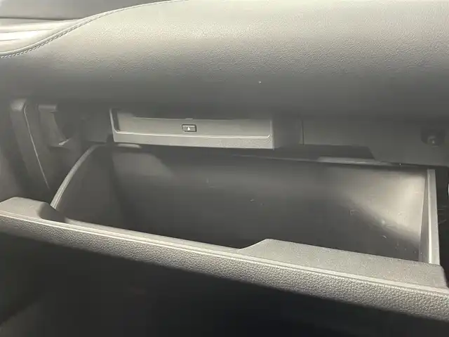 トヨタ ヴォクシー ハイブリッド S－Z 大分県 2023(令5)年 4.5万km アティチュードブラックマイカ 純正ディスプレイオーディオ/CD/DVD/BT/フルセグTV（キャンセラー付き）/純正フリップダウンモニター/ETC2.0 /快適利便パッケージHigh/・ハンズフリースライドドア/・パワーバックドア/・全席シートヒーター/・ステアリングヒーター/・オットマン/電動パーキング/オートブレーキホールド/両側パワースライドドア/トヨタセーフティセンス/ブラインドスポットモニター/クリアランスソナー/ステアリングヒーター/オートハイビーム/LEDヘッドライト/ドライブレコーダー