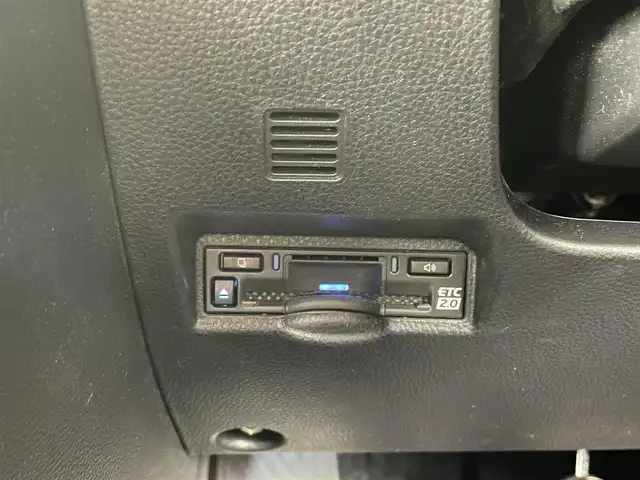 トヨタ ヴォクシー ハイブリッド S－Z 大分県 2023(令5)年 4.5万km アティチュードブラックマイカ 純正ディスプレイオーディオ/CD/DVD/BT/フルセグTV（キャンセラー付き）/純正フリップダウンモニター/ETC2.0 /快適利便パッケージHigh/・ハンズフリースライドドア/・パワーバックドア/・全席シートヒーター/・ステアリングヒーター/・オットマン/電動パーキング/オートブレーキホールド/両側パワースライドドア/トヨタセーフティセンス/ブラインドスポットモニター/クリアランスソナー/ステアリングヒーター/オートハイビーム/LEDヘッドライト/ドライブレコーダー