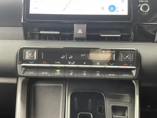 トヨタ ヴォクシー ハイブリッド S－Z 大分県 2023(令5)年 4.5万km アティチュードブラックマイカ 純正ディスプレイオーディオ/CD/DVD/BT/フルセグTV（キャンセラー付き）/純正フリップダウンモニター/ETC2.0 /快適利便パッケージHigh/・ハンズフリースライドドア/・パワーバックドア/・全席シートヒーター/・ステアリングヒーター/・オットマン/電動パーキング/オートブレーキホールド/両側パワースライドドア/トヨタセーフティセンス/ブラインドスポットモニター/クリアランスソナー/ステアリングヒーター/オートハイビーム/LEDヘッドライト/ドライブレコーダー