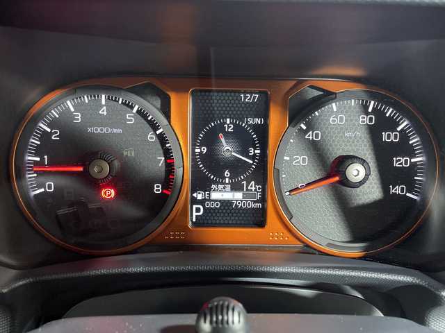 ダイハツ タフト G 神奈川県 2022(令4)年 0.8万km フォレストカーキメタリック ガラスルーフ/純正メモリーナビ【NMZK-W72D】/AM　FM　フルセグ　DVD　CD　USB　SD　Bluetooth/バックカメラ/スマートアシスト/前席シートヒーター/ビルトインETC/ナビ連動前後ドライブレコーダー/革巻ステアリング/ステアリングリモコン/ブレーキホールド/ISOFIX対応/フロアマット/スマートキー×2/保証書/取扱説明書/LEDヘッドライト/フォグランプ/ルーフレール/純正15インチAW/ドアバイザー/先行車発進お知らせ/衝突警報/車線逸脱警報/標識認識/ふらつき警報/謝前逸脱抑制/LKC（レーンキープコントロール）