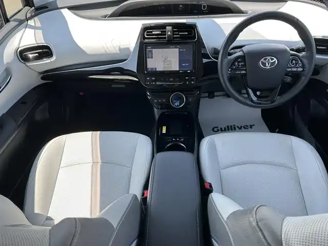 トヨタ プリウス ＰＨＶ A プレミアム 岡山県 2020(令2)年 7.9万km アティチュードブラックマイカ 登録時走行距離78324km/純正9インチナビ/全方位カメラ/フルセグTV/(AM.FM.CD.DVD.TV)/トヨタセーフティセンス/ブラインドスポットモニター/ドライブレコーダー/ＥＴＣ２．０/レーダークルーズコントロール/シートヒーター/シートベンチレーション/純正17インチAW/レザーシート/パーキングアシスト/レーンキープアシスト/ヘッドアップディスプレイ/オートマチックハイビーム/LEDヘッドランプ/LEDフォグランプ/ワイヤレス充電/電動格納ウインカーミラー
