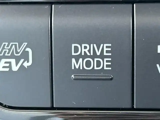 トヨタ プリウス ＰＨＶ A プレミアム 岡山県 2020(令2)年 7.9万km アティチュードブラックマイカ 登録時走行距離78324km/純正9インチナビ/全方位カメラ/フルセグTV/(AM.FM.CD.DVD.TV)/トヨタセーフティセンス/ブラインドスポットモニター/ドライブレコーダー/ＥＴＣ２．０/レーダークルーズコントロール/シートヒーター/シートベンチレーション/純正17インチAW/レザーシート/パーキングアシスト/レーンキープアシスト/ヘッドアップディスプレイ/オートマチックハイビーム/LEDヘッドランプ/LEDフォグランプ/ワイヤレス充電/電動格納ウインカーミラー