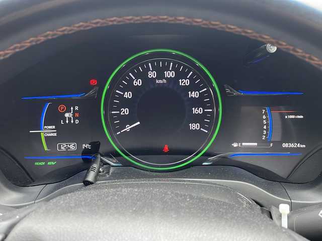 ホンダ ヴェゼル ハイブリッド Z 新潟県 2015(平27)年 8.4万km ミスティックグリーンパール ワンオーナー/純正メモリナビ/(BT/FM/AM/DVD/フルセグTV)/スタッドレスタイヤ積載/バックカメラ/ハーフレザーシート/シートヒーター/パドルシフト/ステアリングスイッチ/ルーフレール/ワイパーデアイサー/ビルトインETC/電格ミラー/取扱説明書/保証書