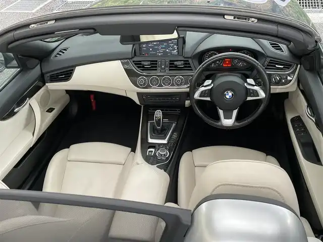 ＢＭＷ Ｚ４ sDrive35i 神奈川県 2010(平22)年 12.5万km ディープシーブルー 登録時走行距離124826km/純正ナビ/　【CD/DVD/ワンセグTV】/横滑り防止/レザーシート/シートヒーター/ビルトインETC/純正HIDライト/ヘッドライトレベライザー/スマートキー/プッシュスタート/純正アルミホイール 17インチ/リアプライバシーガラス/新車時整備手帳（保証書）/取扱説明書